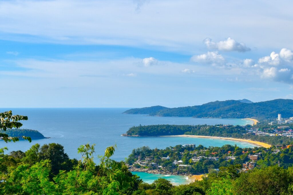 Почти 20 пострадавших на катере россиян остаются в больнице на Пхукете