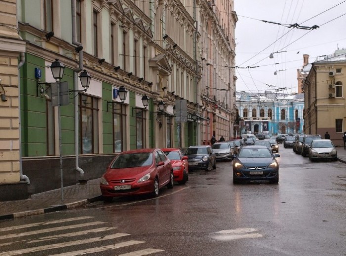 Переулок, в котором расположен дом, где некогда проживала галина Джугашвили. 