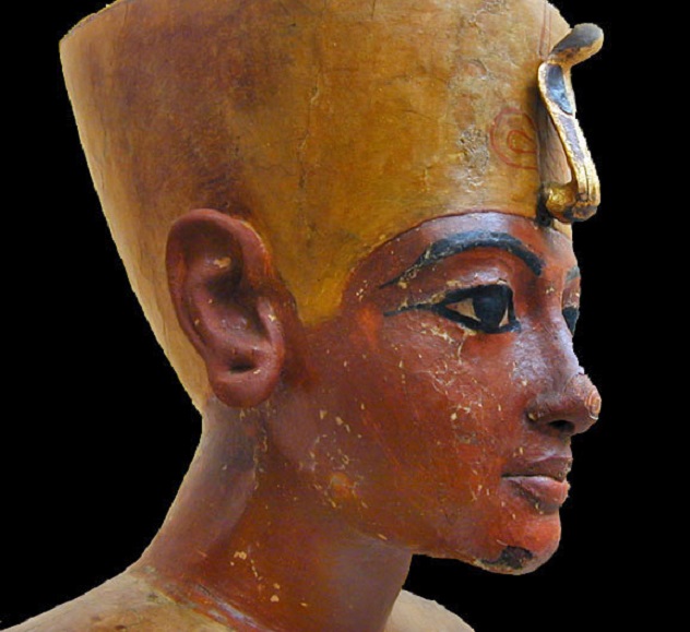 Тутанхамон умер молодым.