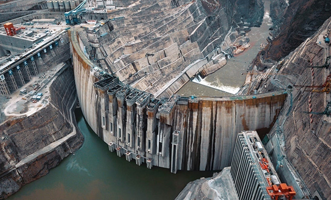 Дамба высотой с небоскреб. 5 лет Китай строил стену из бетона поперек самой большой реки Евразии Дамба высотой с небоскреб. 5 лет Китай строил стену из бетона поперек самой большой реки Евразии Культура