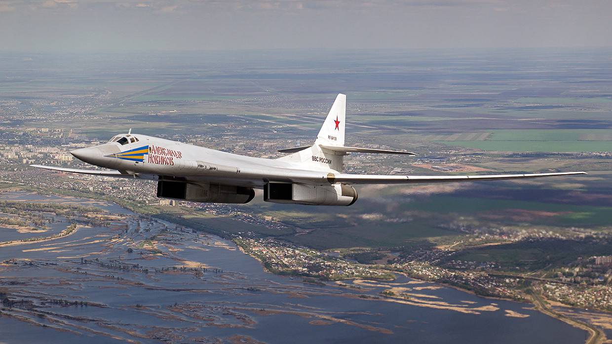 Самолеты Ту-160 и МиГ-31 совершили плановый полет над Баренцевым и Норвежским морями