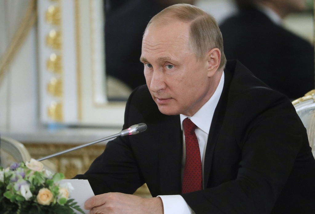 «Запад сел нам на голову, ноги свесил и жвачку жует»