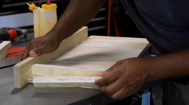 Легкие настенные полки со скрытой подвеской Легкие настенные полки со скрытой подвеской