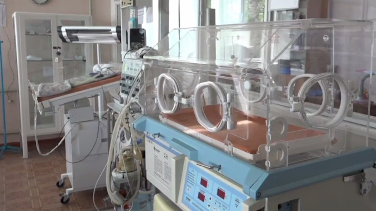 Хирурги в Подмосковье разделили новорожденных близнецов, сросшихся головами
