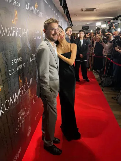 Аглая Тарасова, Александр Петров с женой, Сергей Бурунов и Елизавета Базыкина посетили премьеру фильма 