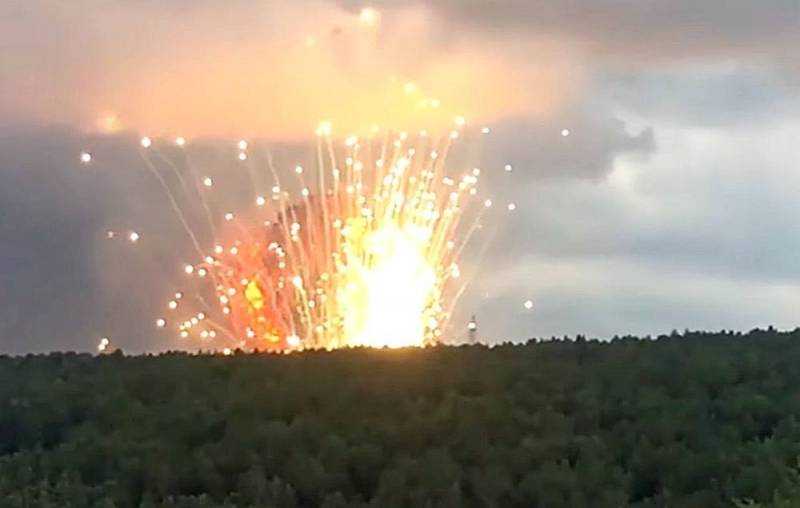 Взрывы на севере Крыма: горят подстанция и склад с боеприпасами