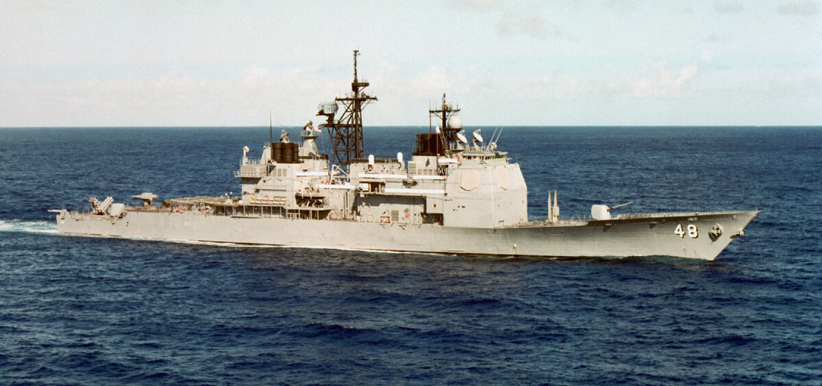 Ракетный крейсер «Йорктаун» в 1985 году 