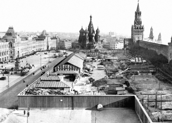 Удивительно, что эвакуировали первым, когда Гитлер подходил к Москве