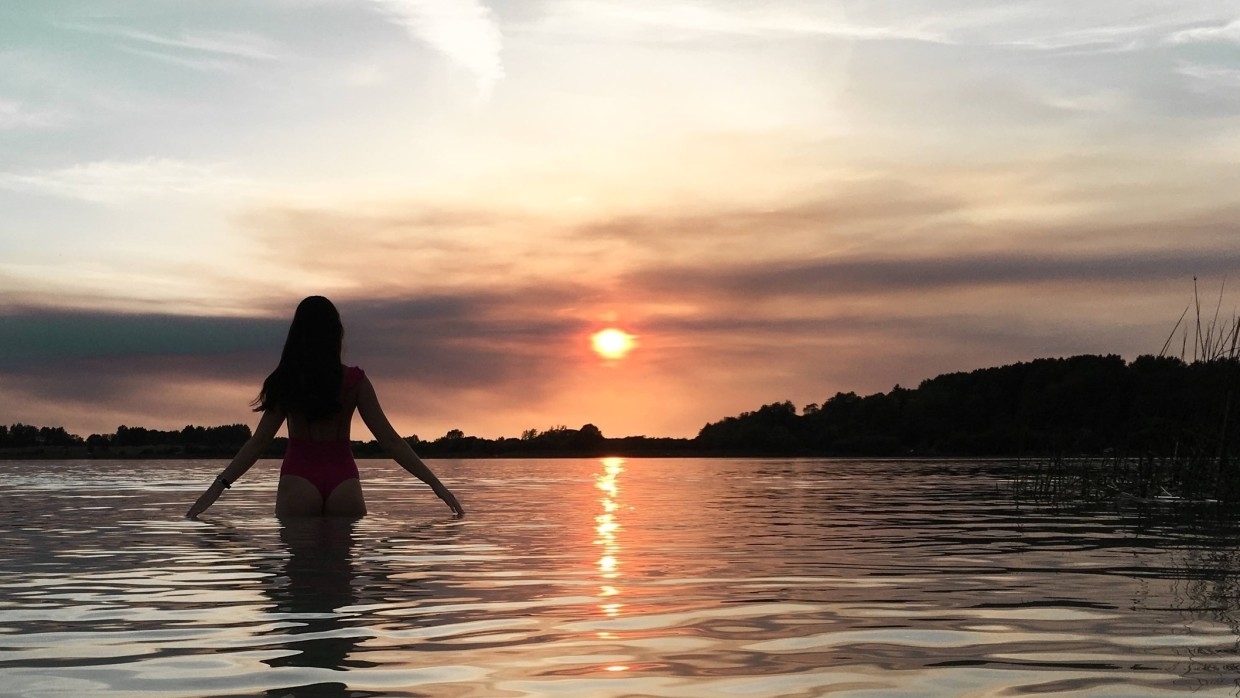 Роспотребнадзор объяснил, можно ли заразиться COVID-19 при купании в водоемах Роспотребнадзор объяснил, можно ли заразиться COVID-19 при купании в водоемах Общество