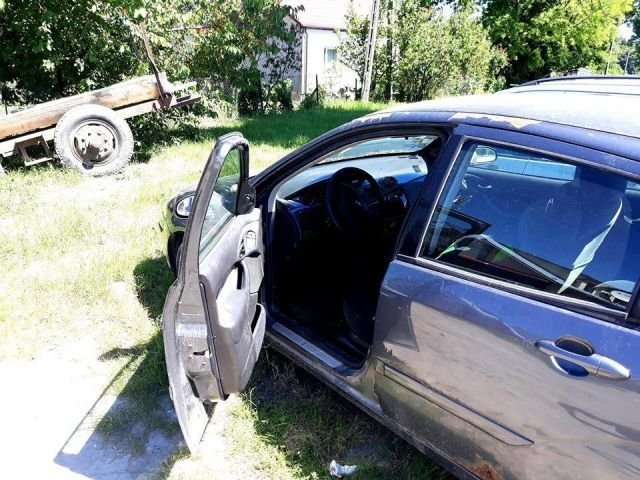 Польское село превратилось в свалку брошенных автомобилей Польское село превратилось в свалку брошенных автомобилей авто, свалка, факты