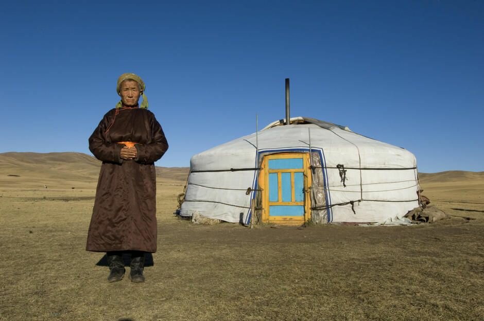 Как живут монголы в юртах? место, всегда, большое, после, Монголии, юртах, монголы, новое, обычной, места, своего, дохода, большого, числа, постоянно, УланБаторе, висит, Загрязнению, воздуха, способствует