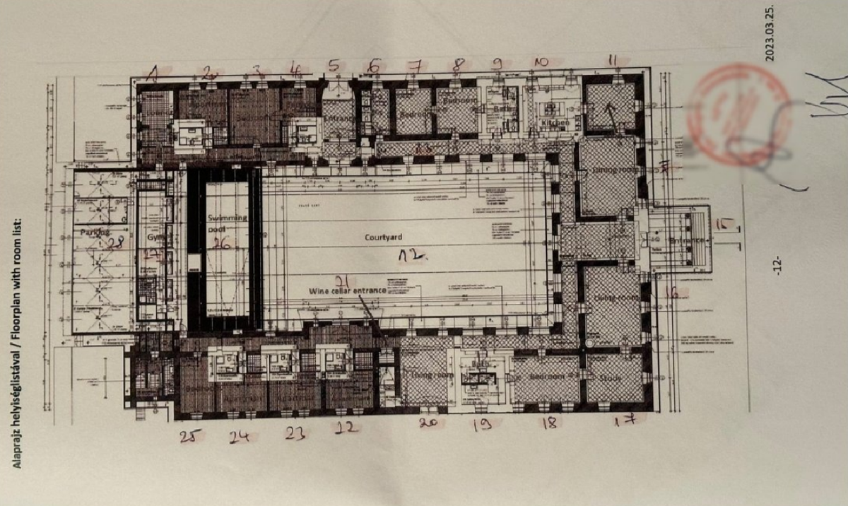 План первого этажа крыла поместья митрополита Иллариона в пригороде Будапешта. Площадью 2,3 тысячи квадратных метров. Цена покупки: 2,1 миллиона евро.