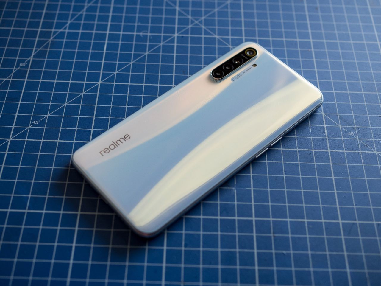 В сети появились изображения смартфона Realme XT новости,смартфон,статья