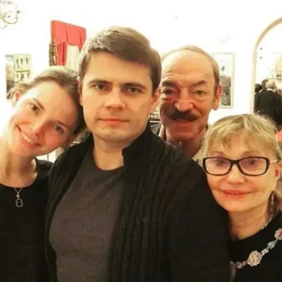 Сын Михаила Боярского стал отцом в пятый раз Боярского, Боярский, Михаила, брака, актёра, Сергей, известно, стало, первого, дочери, Екатерина, 27летняя, родителями, 17летняя, Александра, Старшая, сестройОт, человек, выполняетСергей, ответственный