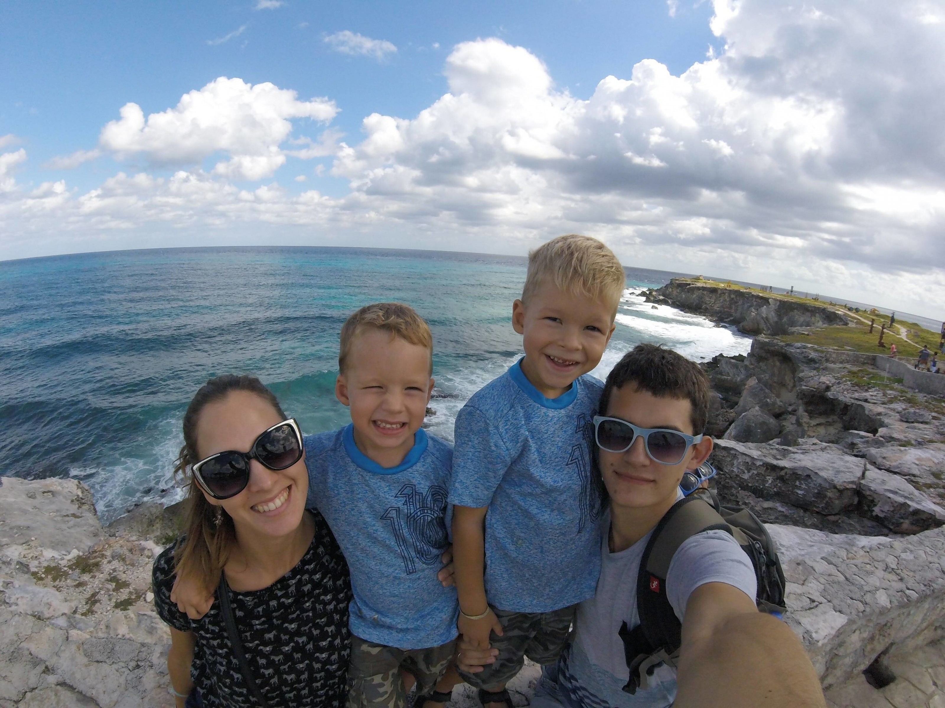 Бросить всё, раздать все вещи и отправиться в путешествие с женой и двумя детьми Бросить всё, раздать все вещи и отправиться в путешествие с женой и двумя детьми заграница,путешествие,страны,туризм