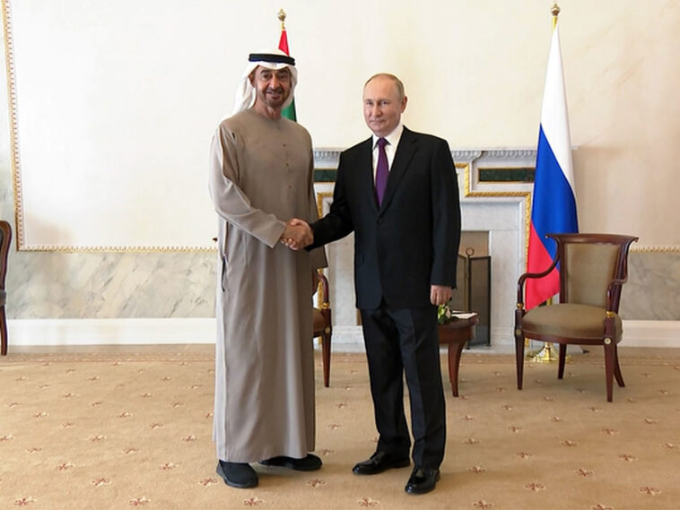 Песков рассказал, что стало с пальто, которое Путин одолжил президенту ОАЭ (ВИДЕО)
