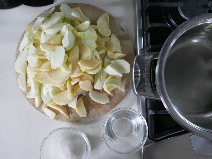 Баварский пирог с яблоками масла, отправляем, тесто, можно, комнатной, миске, взбиваем, минут, сливочного, толстым, ложки, добела, нарезаем, выкладываем, продуктов, руками, сливочное, отдельной, кремом, каждый