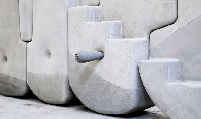 Эти 25-тонные строительные блоки можно перемещать вручную