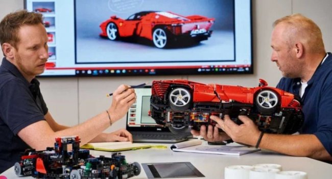 Lego рассказала о нюансах создания Ferrari Daytona SP3 из 3778 деталей Автомобили