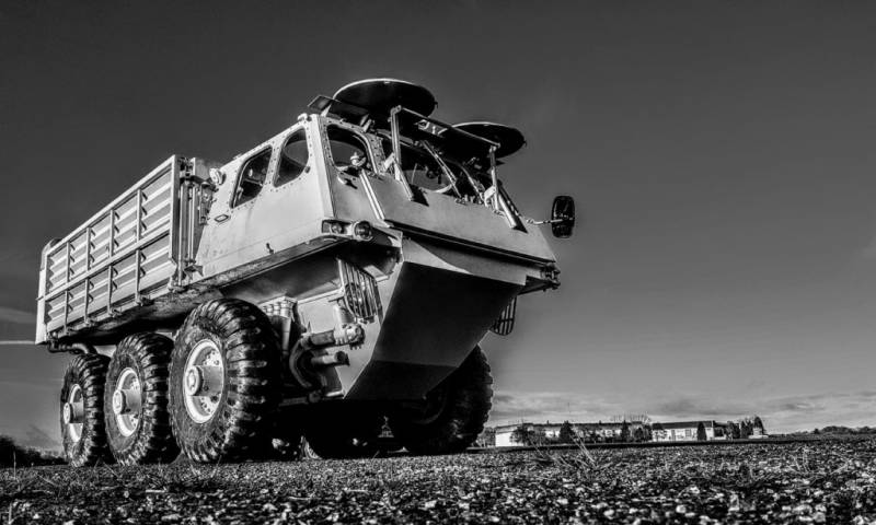 По земле и воде. Амфибийный грузовик Alvis Stalwart