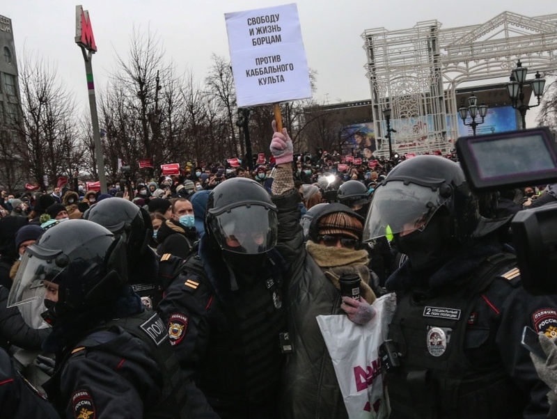 Дмитрий Быков: 85 млн россиян перестали верить власти общество,протесты,Путин,россияне