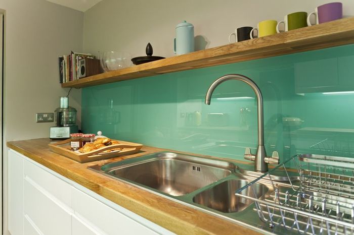 Почему выбирают стеклянные панели для кухонного фартука интерьер и дизайн,Кухонный фартук,ремонт и строительство,стеклянные панели