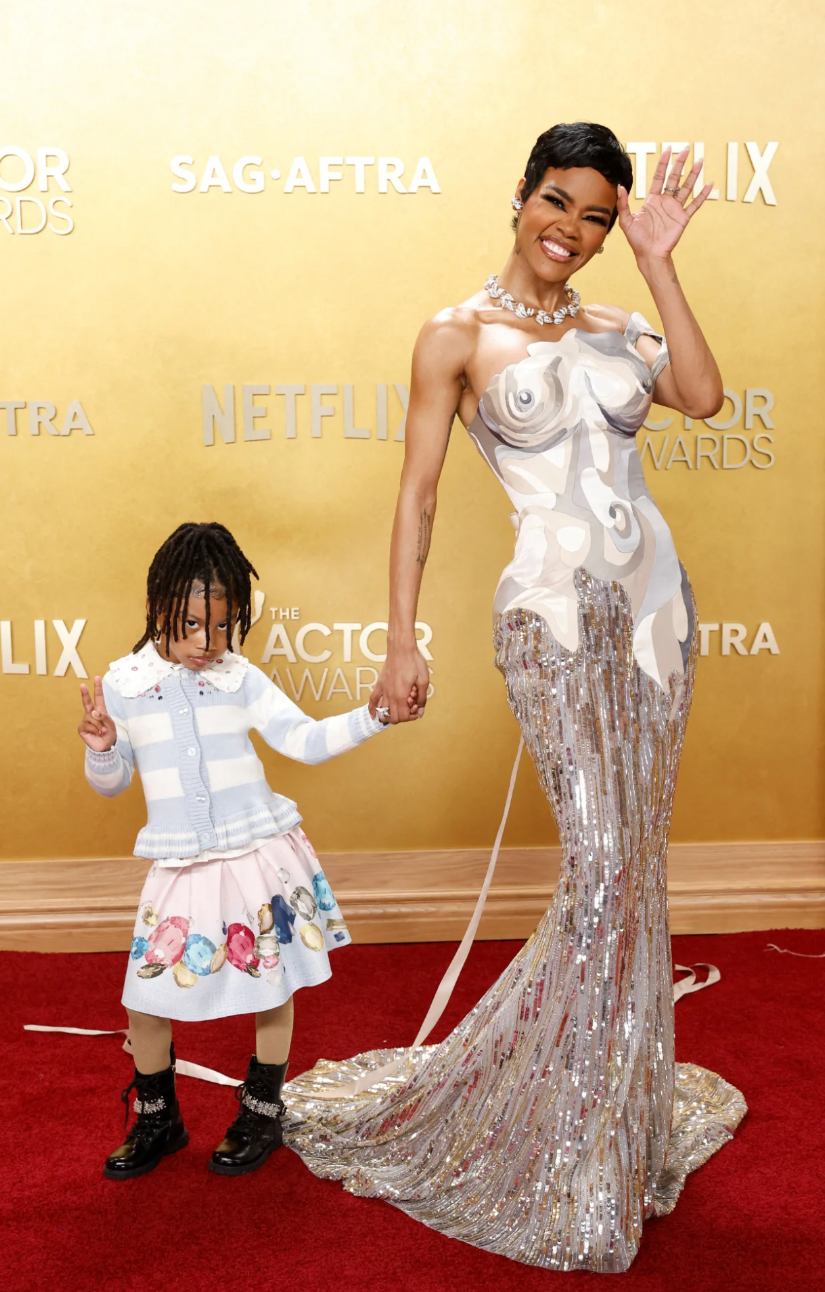 В «голом» платье и с 5-летней дочерью: Тейяна Тейлор на премии Actor Awards 2026 Тейлор, Шамперт, звезда, Девочка, рассказала, 5летняя, битвой», «Битва, тысячами, Тейяна, певица, Лучшая, более, дорожке, Тейяны, которая, дочери, Гильдии, актрисы, помогла