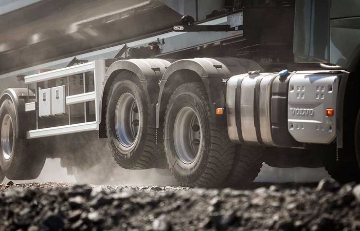 Для чего на многих фурах поднимают задние колеса