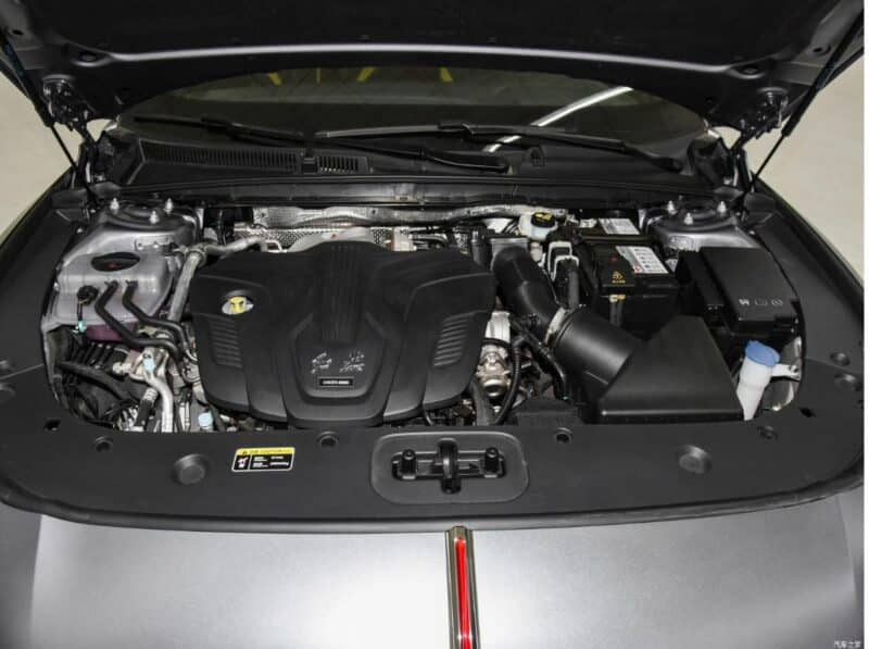 Предварительная продажа седана Hongqi H6 начинается в Китае по цене 28 300 долларов США, он оснащен турбированным двигателем с непосредственным впрыском мощностью 2,0 т