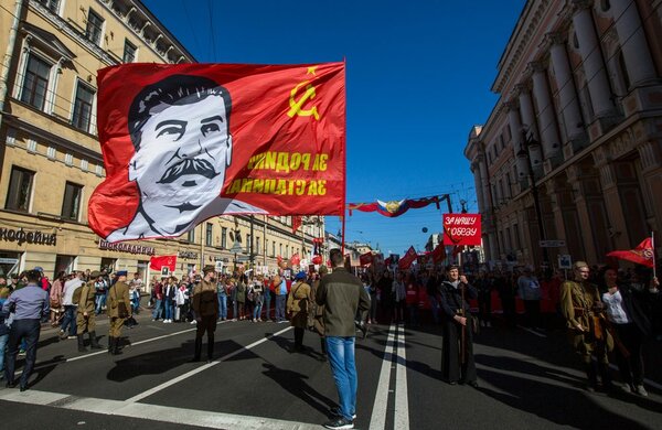 Почему Сталина любят все больше, а Путина все меньше