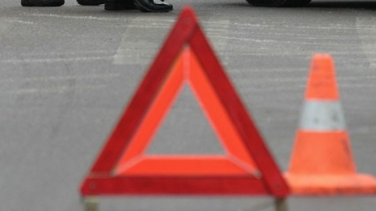 Два автомобиля столкнулись около метро «Лесопарковая» в Москве