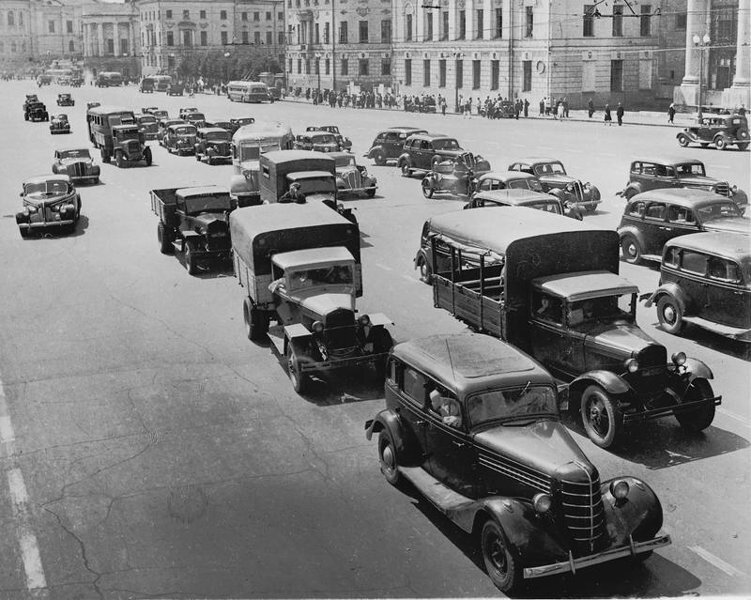 Охотный рядЕвгений Халдей, 1939 год, г. Москва, МАММ/МДФ.