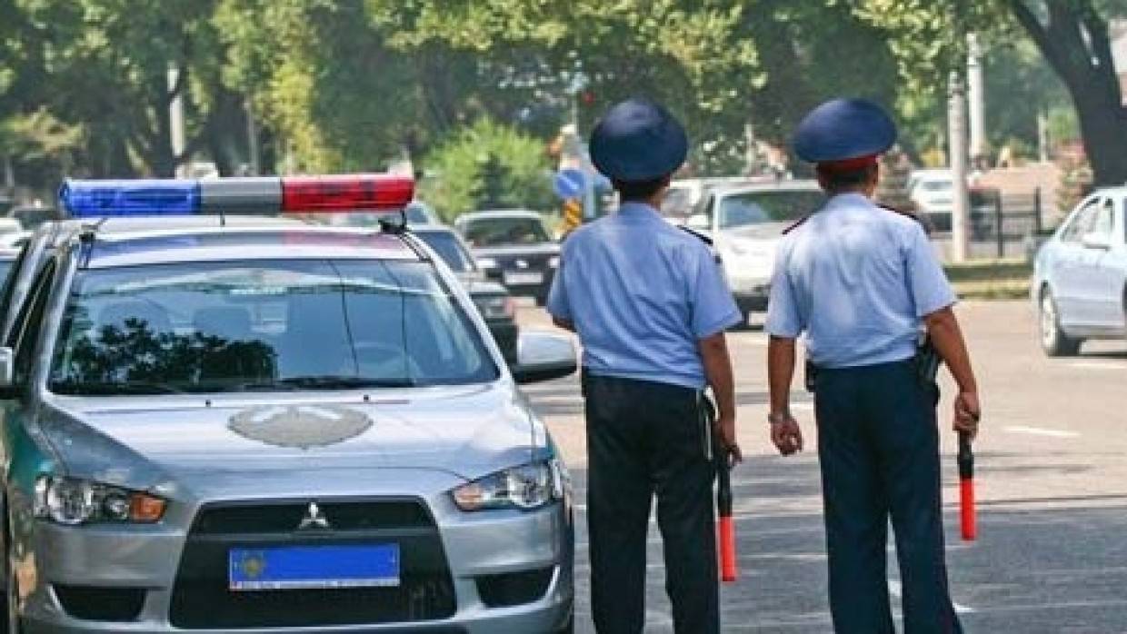 Правоохранители начали оттеснять протестующих в казахстанском Актау