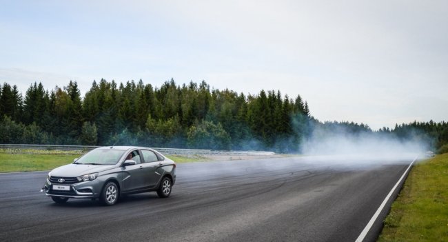 Как правильно тормозить в критических ситуациях на дороге Автограмота