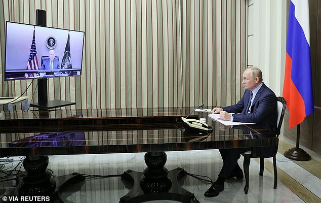 Daily Mail выпустила статью "Как я поставил Путина на место" о переговорах Байдена и Путина. Реакция читателей