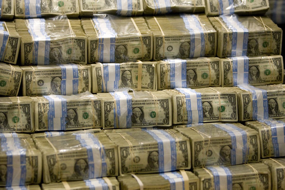 5 триллионов долларов. 6,5 Миллиарда долларов. Как выглядит триллион долларов. 600 Рублей наличными. Наличная Иностранная валюта.