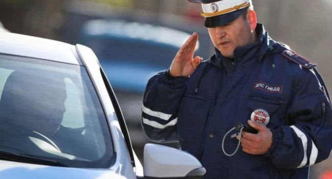 Автоюристы объяснили, как действовать при требовании ДПС предоставить для проверки телефон 