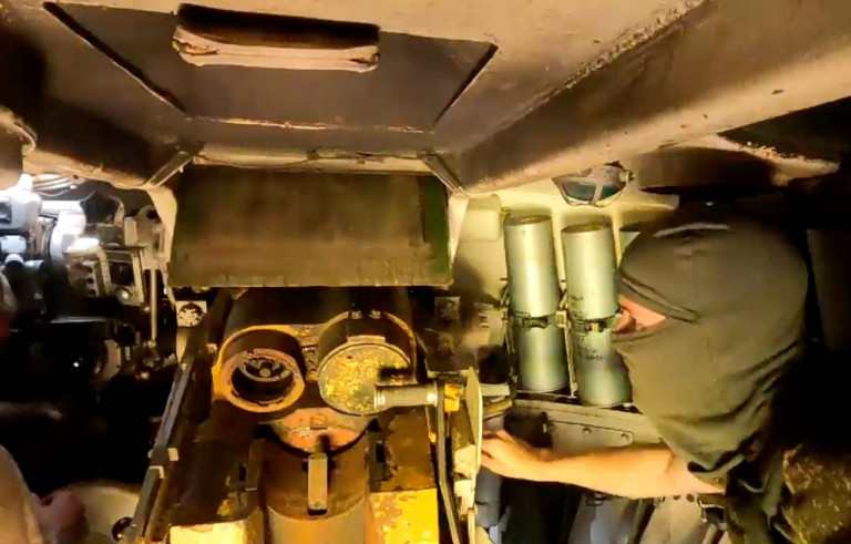 ДОНБАССКИЙ ФРОНТ: ВС РОССИИ ШТУРМУЮТ ПОЗИЦИИ ВСУ В СИНЬКОВКЕ