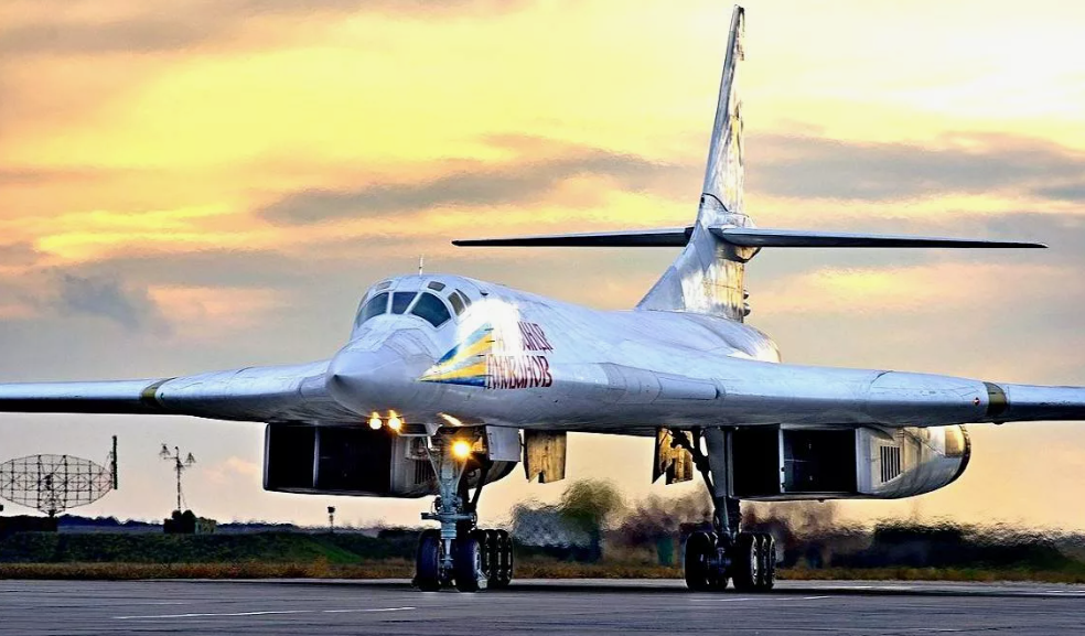 Получасовой полет президента России Владимира Владимировича Путина на прошедшем глубокую модернизацию Ту-160М состоялся еще 21 февраля 2024 года, но разговоры об этом среди западных специалистов не...-2