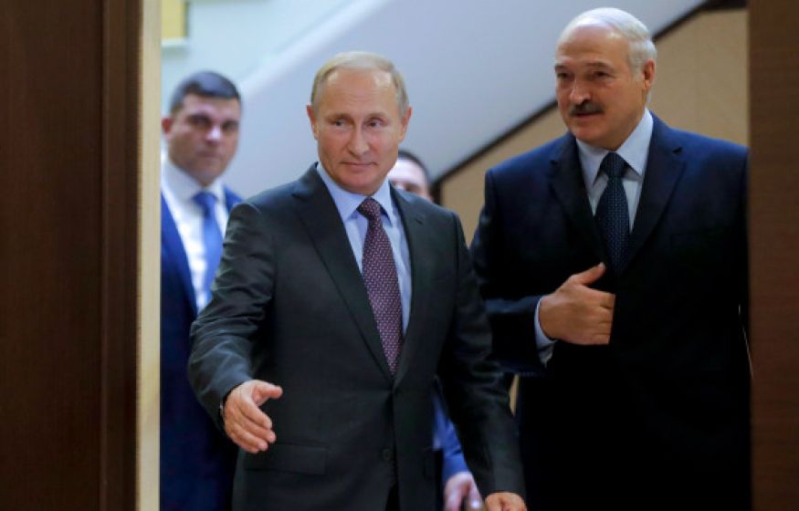 «Преодолеют все трудности и испытания»: Лукашенко поздравил Путина и россиян с Днем России