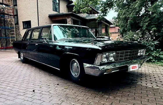мотор V8 на 300 л.с. и «автомат» — по цене новой BMW 740d xDrive