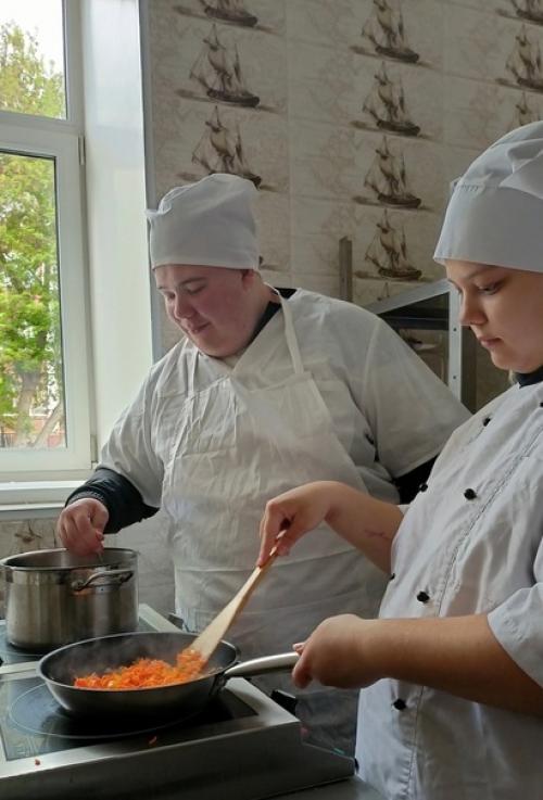 В годы великой отечественной войны питание русских солдат не отличалось разнообразием и наличием деликатесов.