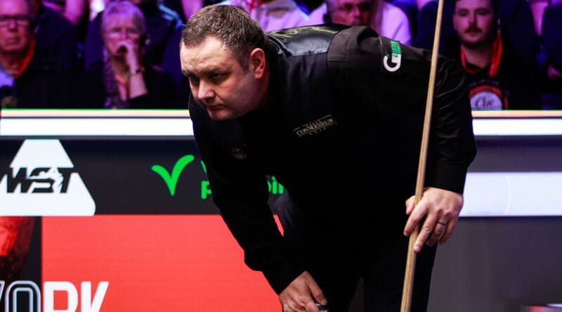 Стивен Магуайр выиграл у Иана Бернса и вышел в 1/16 финала UK Championship 2025 (фото: WST)