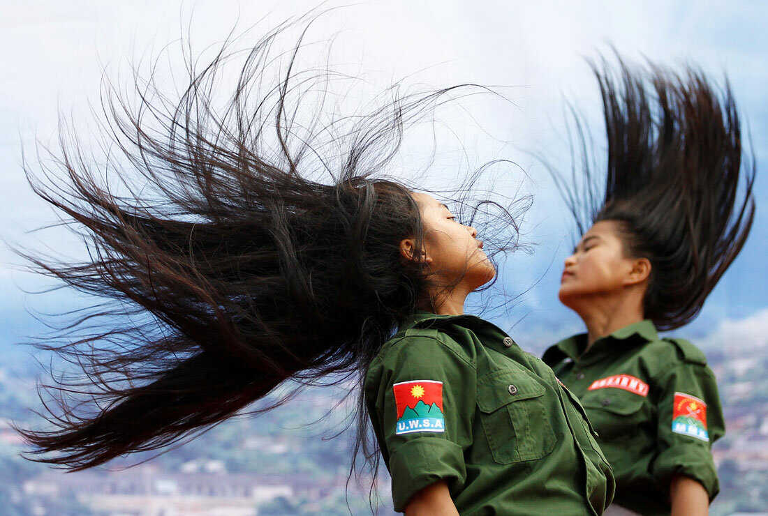 Девушки, служащие в армии Мьянмы