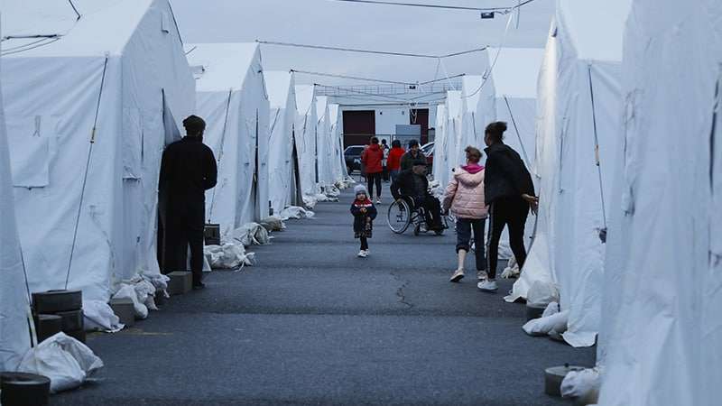 Бежавшая в Белгород украинская пенсионерка поблагодарила российских солдат за спасение