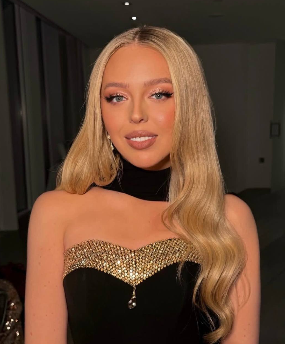 Кто такая Кристина Шнякина из южноуральского села, которая делала макияж дочке Трампа Кто такая Кристина Шнякина из южноуральского села, которая делала макияж дочке Трампа Тиффани, Трамп, Кристина, Шнякина, снова, именно, просмотров, Дональд, школу, делала, университет, потом, Murmyau, которого, Кристины, окончила, самый, Murmyau —, только, работала