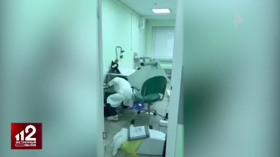 Мужчина разгромил лабораторию с криком 