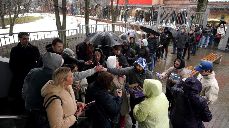 Живая очередь картинки. Видеообзор проекта живая очередь. Жив очередь. Живая очередь. Живая очередь картинки.