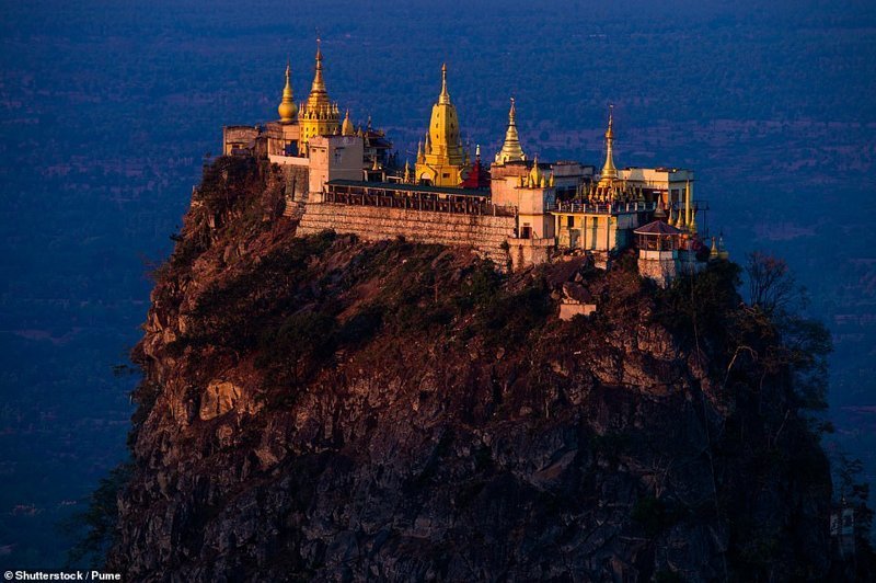 Буддийский монастырь на скале Таунг-Калат, Мьянма в горах, высоко, достопримечательности, на высоте, путешественникам на заметку, путешественнику на заметку, самые высокие, туристу на заметку