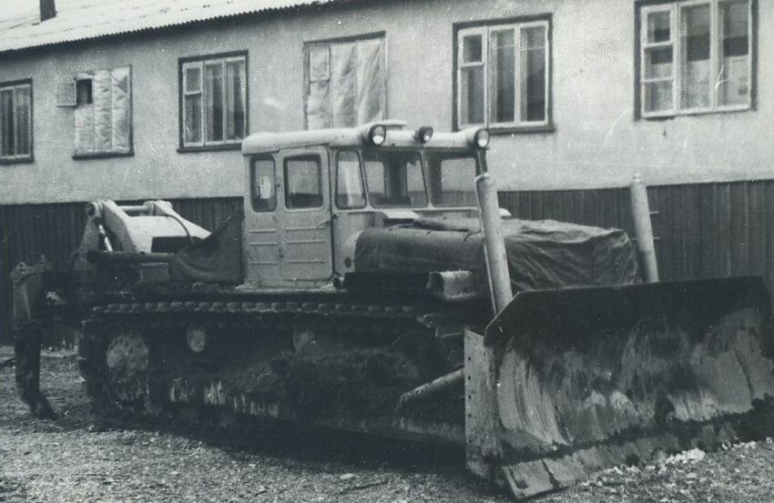 ДЭТ- 250. Первый сверхтяжелый трактор с электромеханической трансмиссией ДЭТ- 250. Первый сверхтяжелый трактор с электромеханической трансмиссией Обзоры